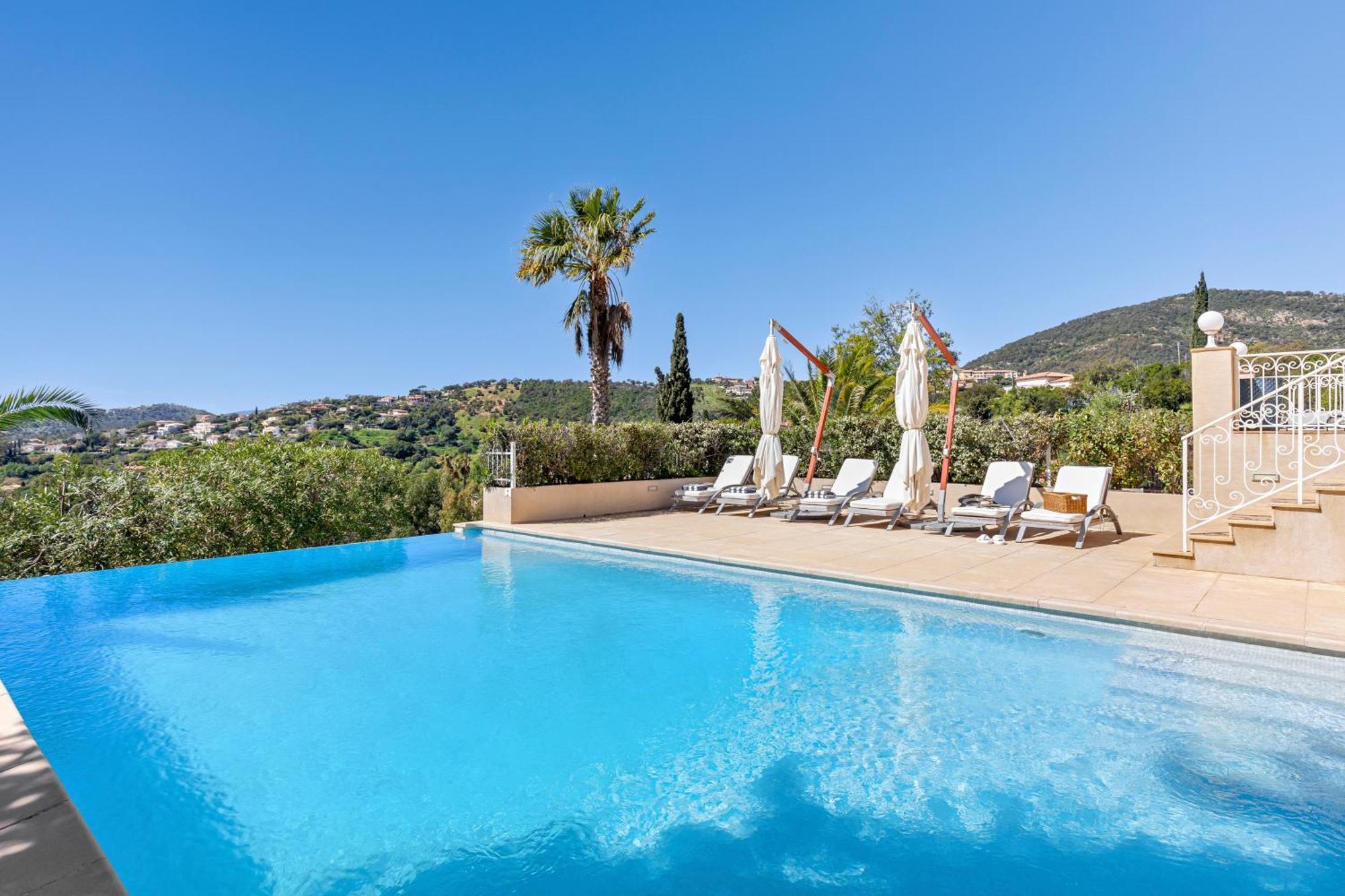 Villas Raphael เลอิสซ็องเบรอ ภายนอก รูปภาพ