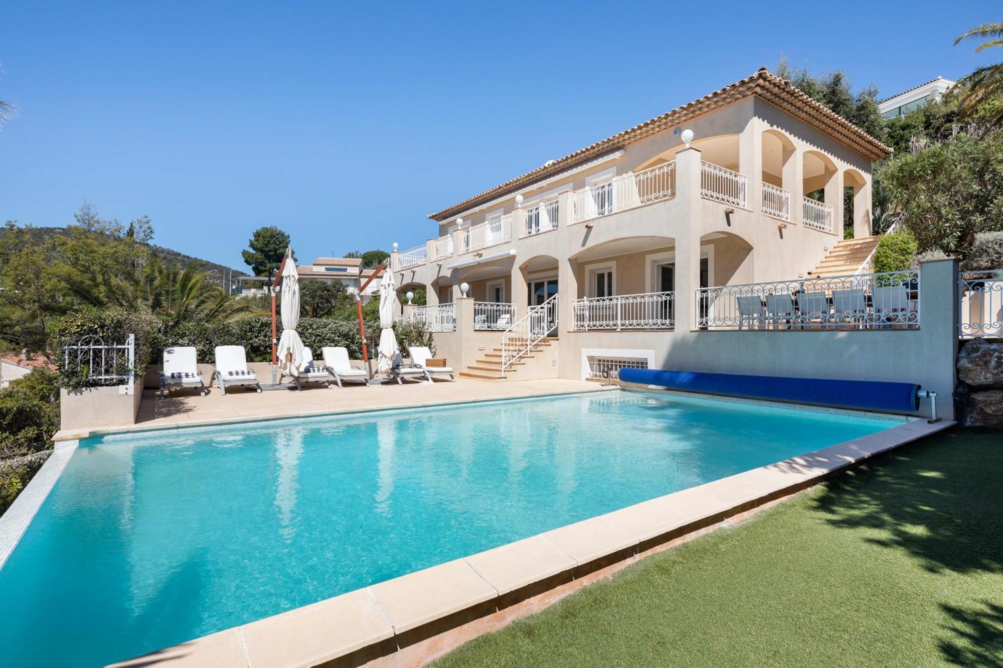Villas Raphael เลอิสซ็องเบรอ ภายนอก รูปภาพ